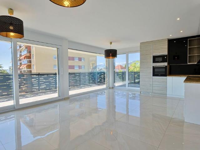 MAGNIFICENT 4.5 ROOM STANDING APARTMENT WITH BALCONIES