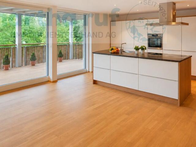 Bright 4.5 room apartment in the center with elevator