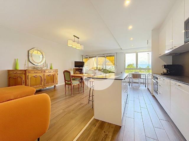 CALM AND BRIGHT 6 ROOM APARTMENT RENOVATED WITH A VIEW