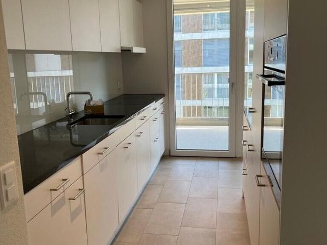 Living in a quiet residential area with a view of the greenery