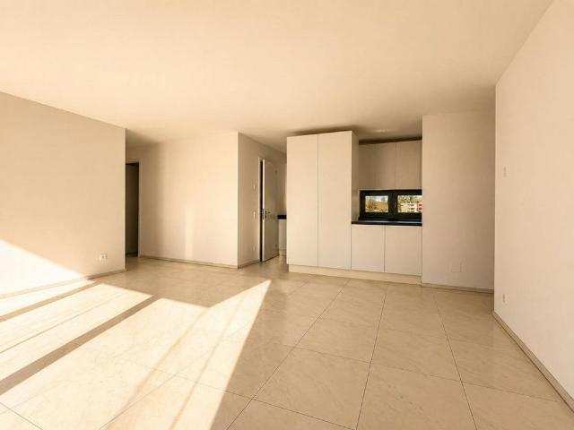 RIVERA – AFFITTASI 4.5 LOCALI CON TERRAZZA VETRATA