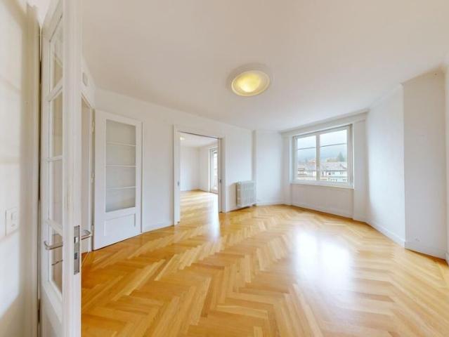 High quality apartment in a historic building – your new oasis of well being in the Enge district!
