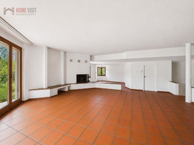 Spacious 3.5 room garden apartment with winter garden & fireplace