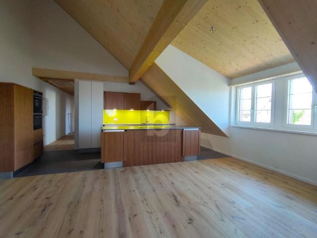 WITH LIFT AND HIGH QUALITY INTERIOR FINISHES