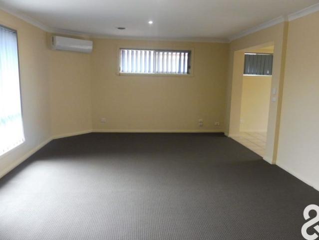 LOCATED CLOSE TO THOMASTOWN STATION