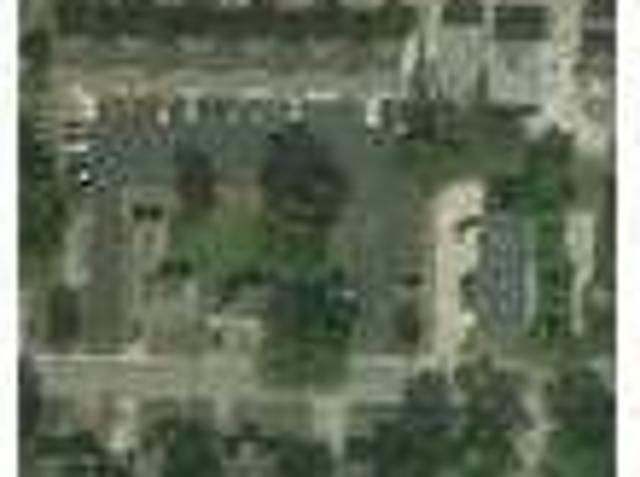 Located in a great location, our Adams Flats are only 1 block from WIU