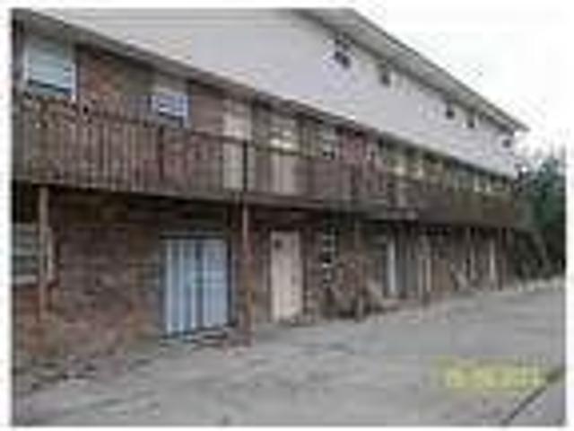 Located in a great location, our Adams Flats are only 1 block from WIU