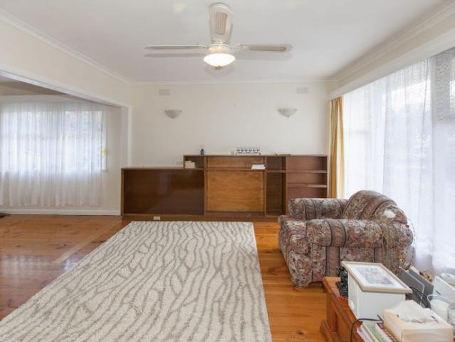 Located in a quiet court in Ararat's West End, four bedroom home