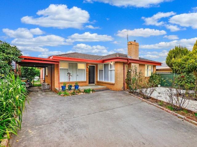 Located in a quiet court in Ararat's West End, four bedroom home
