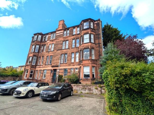 Located in a quiet cul de sac off Morningside Road, this good sized one bedroom flat with open plan living space is offered to the market unfurnished and benefits from recent refurbishment