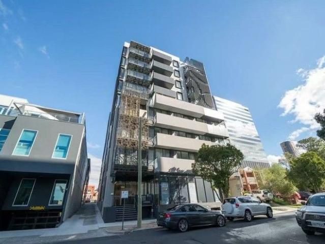 Located in a quite neighborhood in Box Hill. Zoned in Box Hill High School