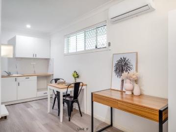 AVAILABLE NOW! Located in Carseldine Self contained, Furnished Unit for Rent