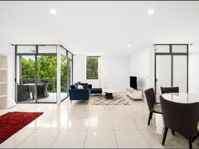 Located in the heart of Fortitude Valley being a stone throw away from New Farm, James Street