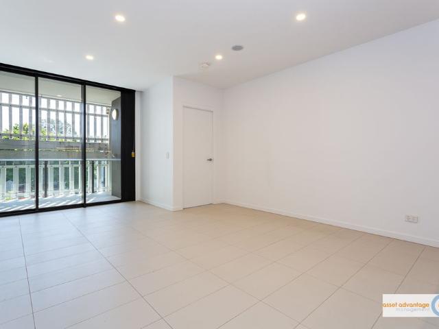 Located in the highly sought after suburb of Newstead, this stylish two bedroom, two bathroom apartment offers modern living, excellent convenience an