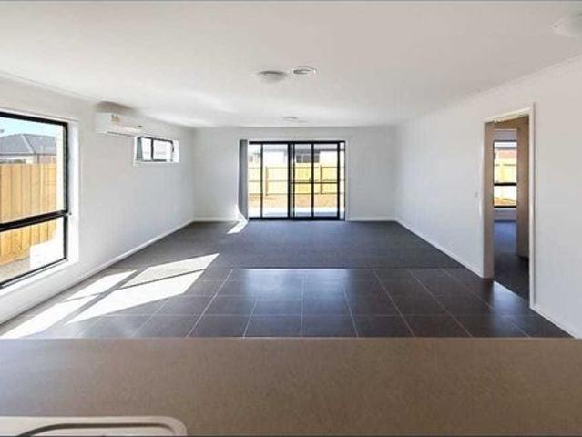 Located in the popular suburb of Armstrong Creek