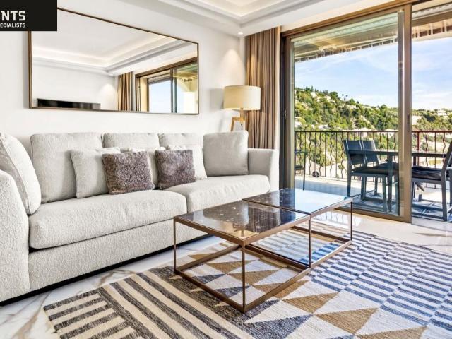Located within a highly sought after, upscale residence in V. 59m² Villefranche sur Mer