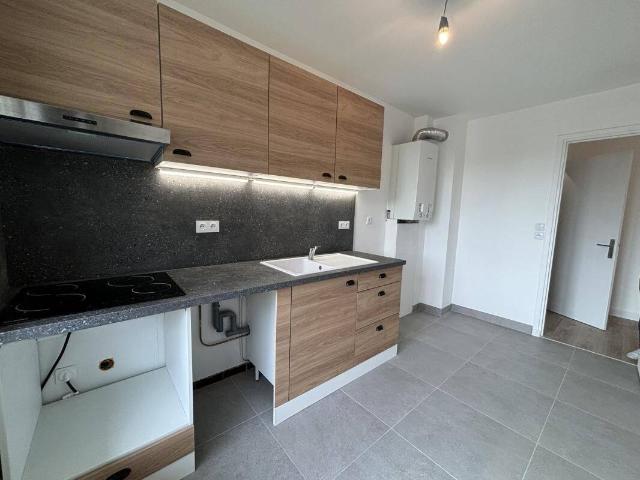 LOCATION 69004 LYON APPARTEMENT T2 REFAIT A NEUF balco