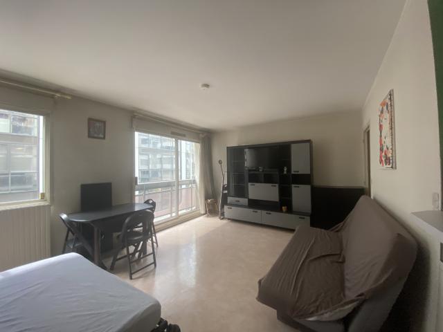 LOCATION 69006 LYON APPARTEMENT T1 30.21m2 au 1er étage