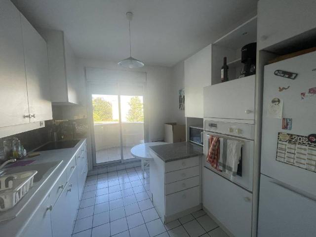 LOCATION 69130 ECULLY CENTRE APPARTEMENT T4 AU 2E ETAGE AV