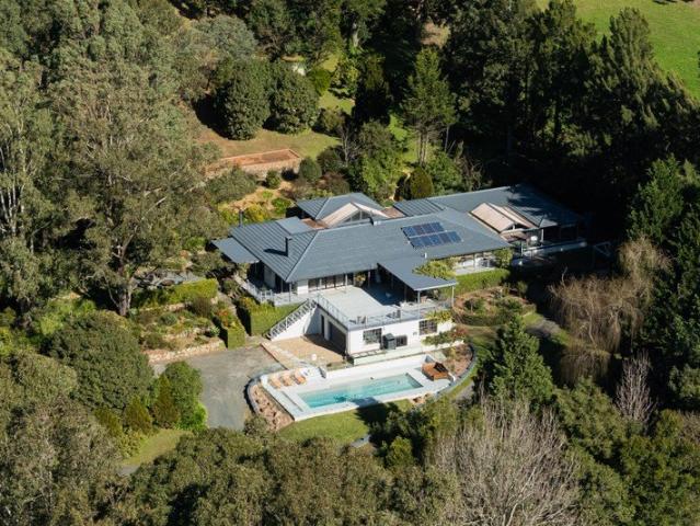 Location! 7 acres! $100,000 in net income!