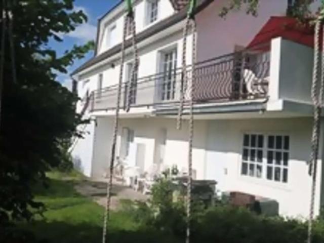 Location 10 pièces meublée de 320 m² à Yerres
