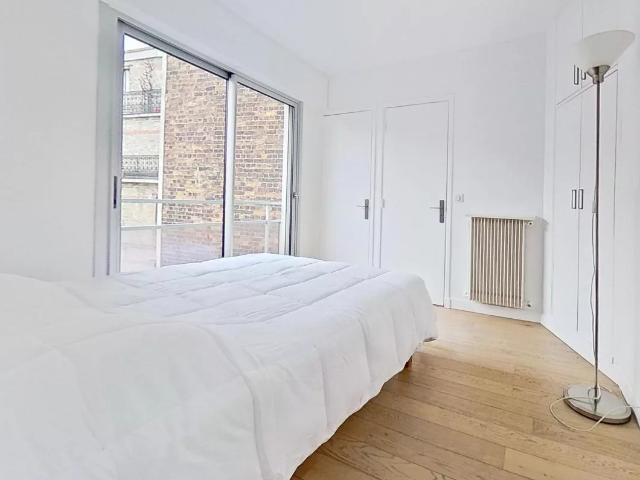Location 151 bis rue Blomet Paris 75015 T2 Meublé 1690€CC Plusse
