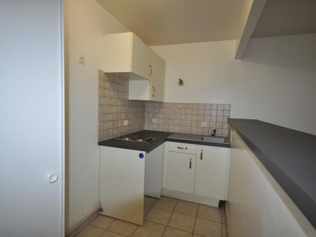 LOCATION 2 PIECES BEYNES