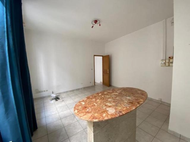 Location 2P SAINT MAUR 75010 2 pièces