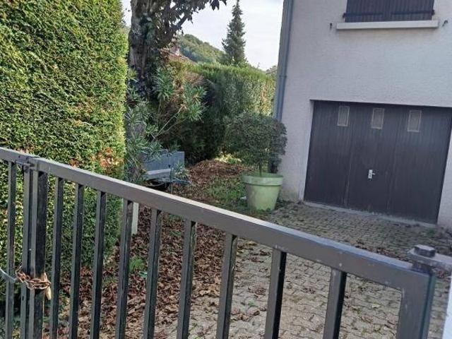 LOCATION 38300 MAUBEC MAISON 4 PIECES INDIVIDUELLE 103m2 a