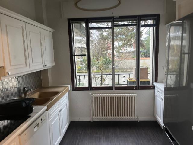 LOCATION 3 PIECES BALCON CAVE ET BOX A SAINT MANDE
