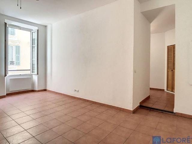 LOCATION 3 PIECES CENTRE VILLE