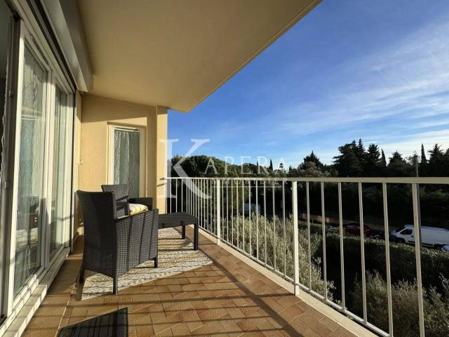 LOCATION 3P MEUBLE 67M² ANTIBES TERRASSE PARKING