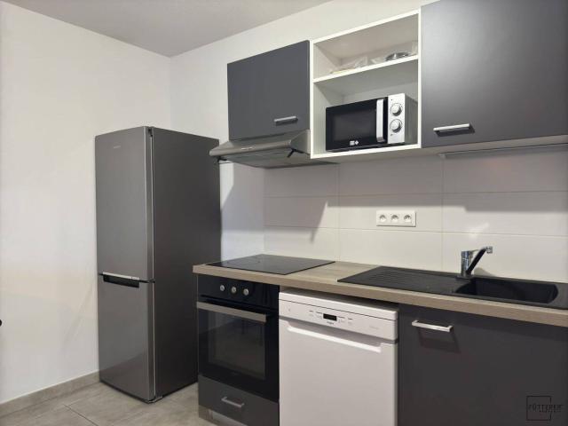 LOCATION T3 MEUBLE AVEC TERRASSE ET PARKING