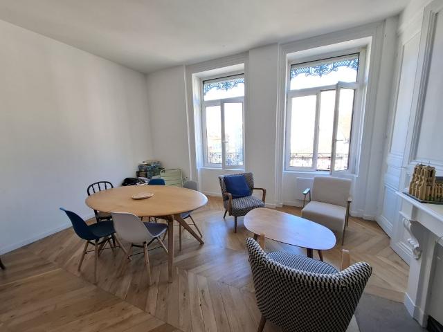 LOCATION T3 MEUBLÉ en DUPLEX dans immeuble hausmanien