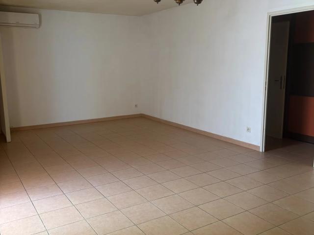 LOCATION T3 SENIORIALES ROCHEFORT DU GARD