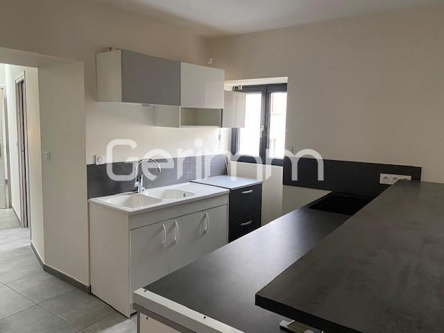 LOCATION T3 SUR 3 NIVEAUX 44 RUE DE LA REPUBLIQUE DOMENE