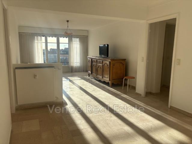 Location T3/T4 90 m² centre ville Vence, terrasse, stationneme
