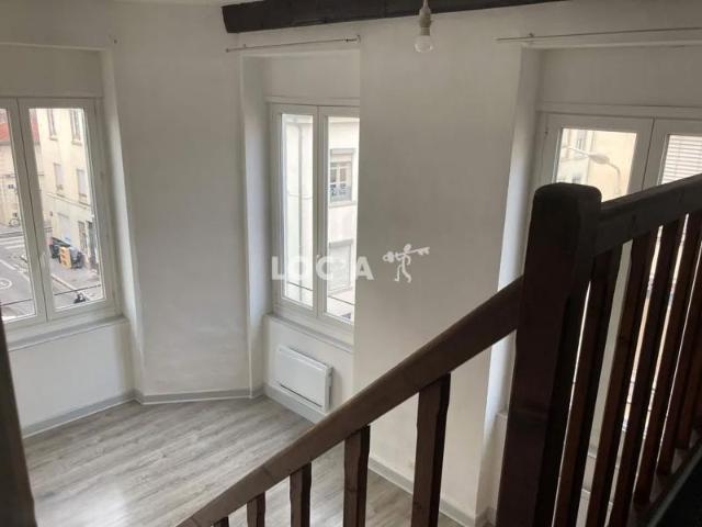 Location T1 28 m² à Lyon 7 835 ¤ CC /mois