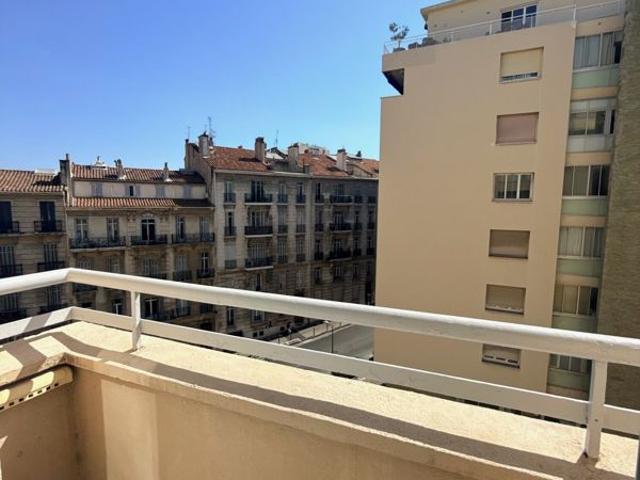 Location T2 41 m² à Marseille 8 708 ¤ CC /mois