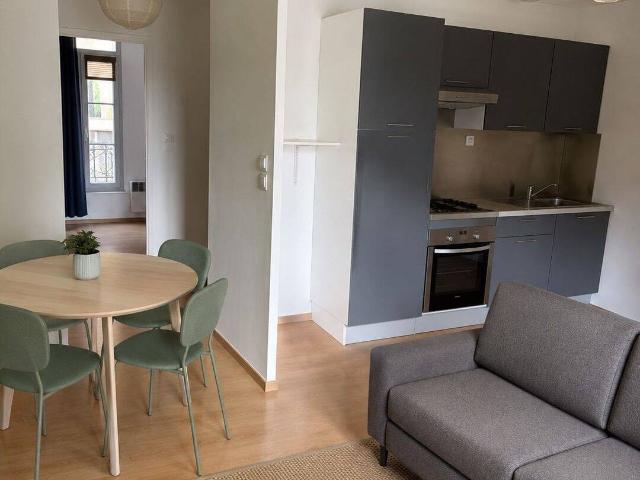 LOCATION T2 CENTRE NOYON