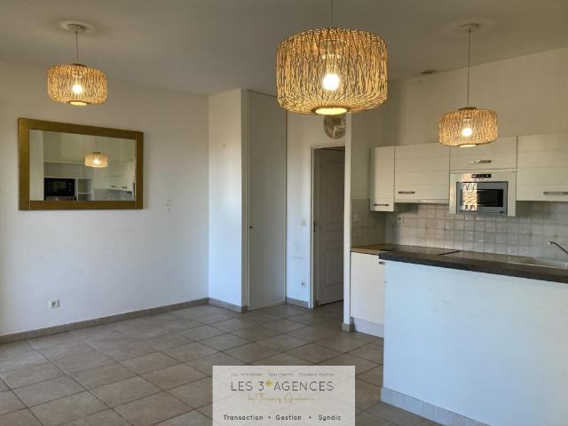 Location T2 lumineux GRIMAUD | Les 3 Agences