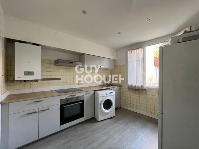 LOCATION T2 NON MEUBLÉ COTE PAVÉE BALCON GARAGE