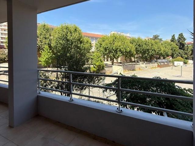 Location T4 86 m² à Marseille 5 1 201 ¤ CC /mois