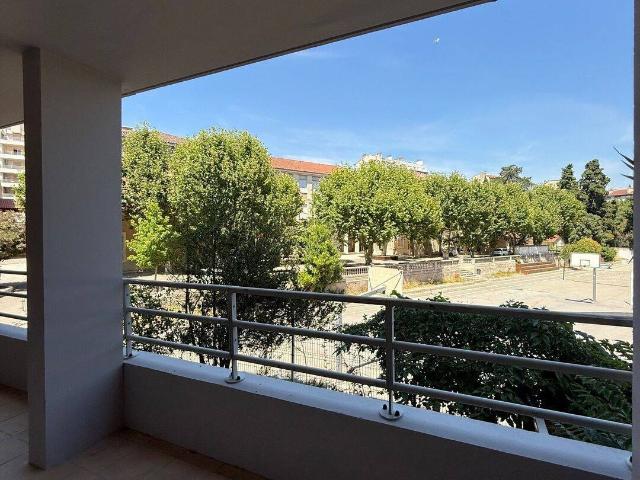 Location T4 86 m² à Marseille 5 1 201 ¤ CC /mois