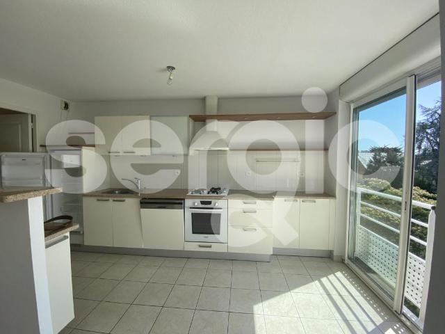 location t4 92 m² reze 44400