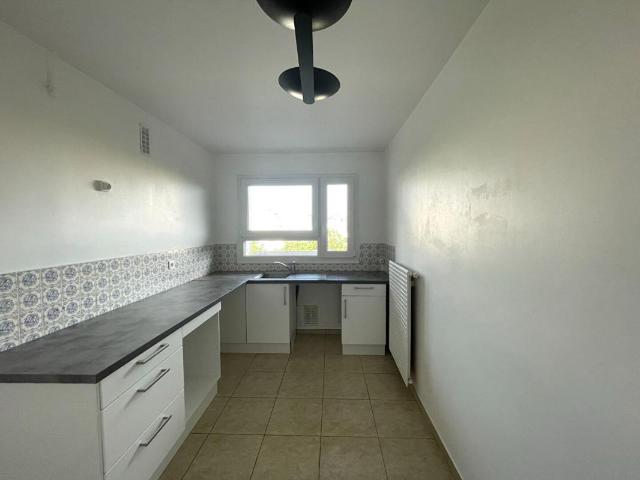 location t4 100 m² paris 75015