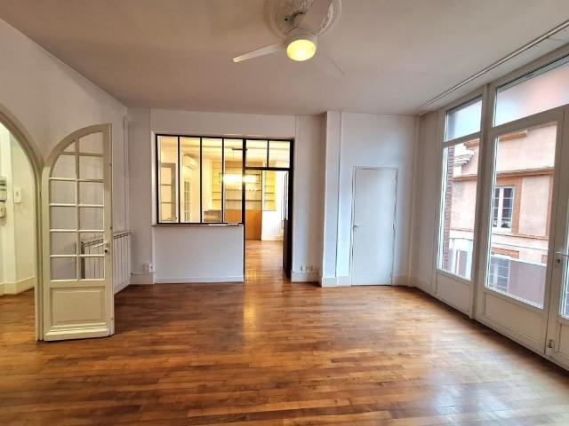 Location T4 de 119 m² Grand rond avec climatisation, ascesneur et balcon, 31