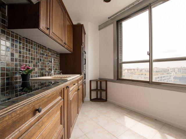 Location T4 meublé avec soin à Asnières sur Seine Vue défense et tour Eiffel