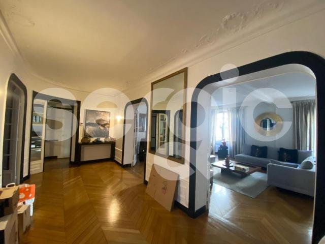 location t6 et plus 220 m² paris 75116