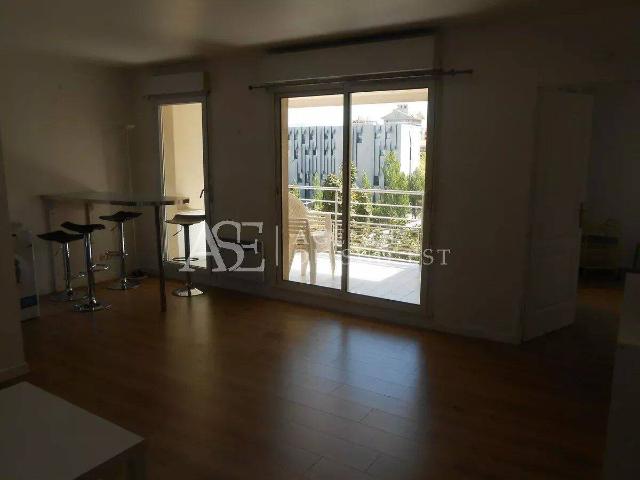 Location type 2 meublé avec garage et terrasse